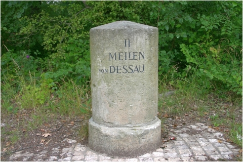 Anhaltischer Rundsockelstein Wörlitz Nord